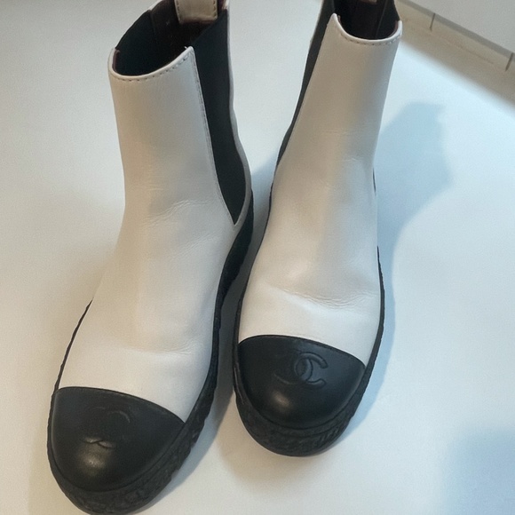 Chanel boots - Picture 2 of 5